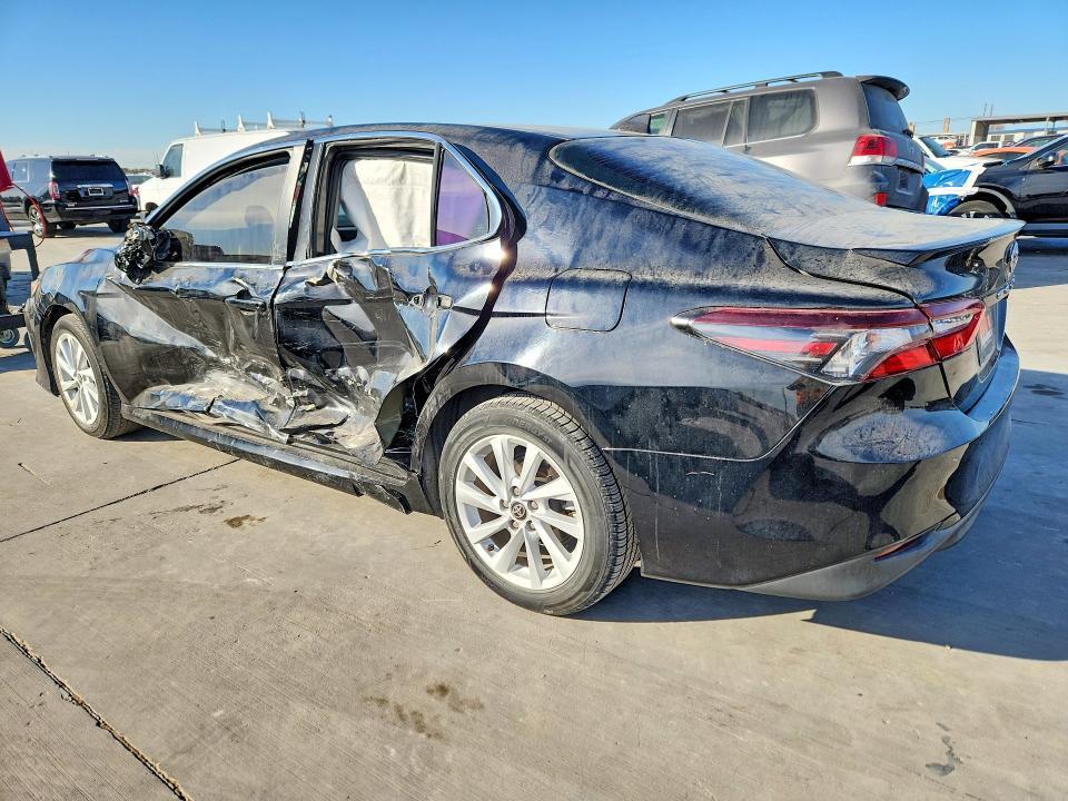 2022 Toyota Camry le