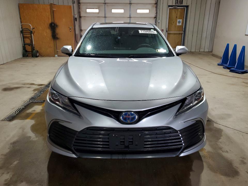 2021 Toyota Camry le