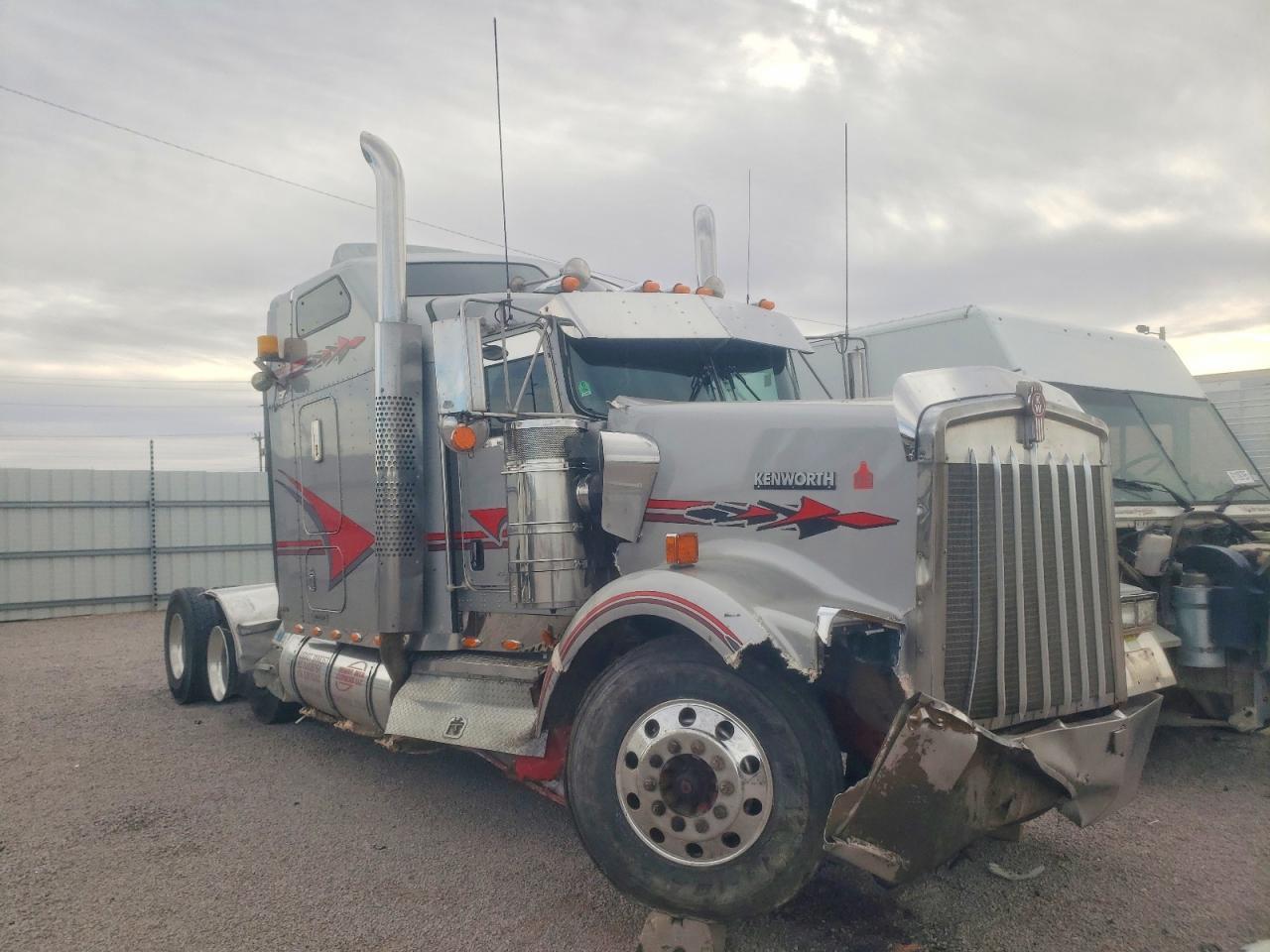 2005 Kenworth W900 Semi Truck