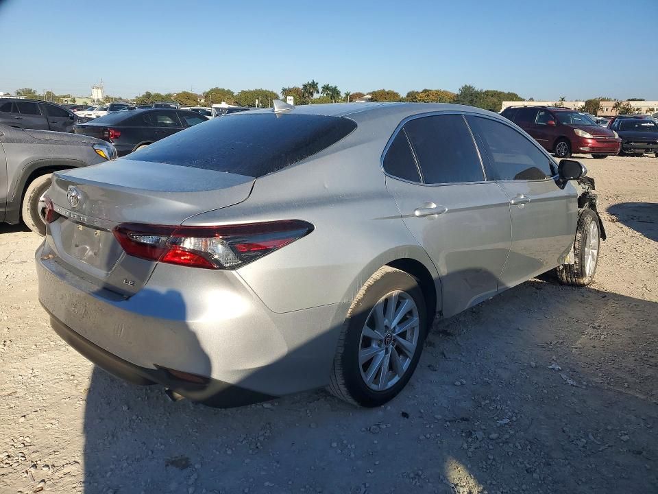 2024 Toyota Camry le