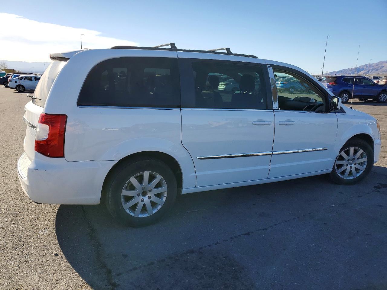 2016 Chrysler Town & Country Touring