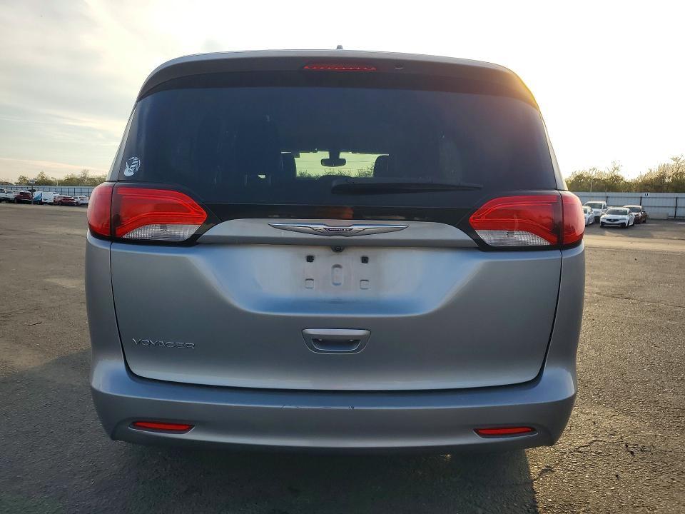 2020 Chrysler Voyager lxi