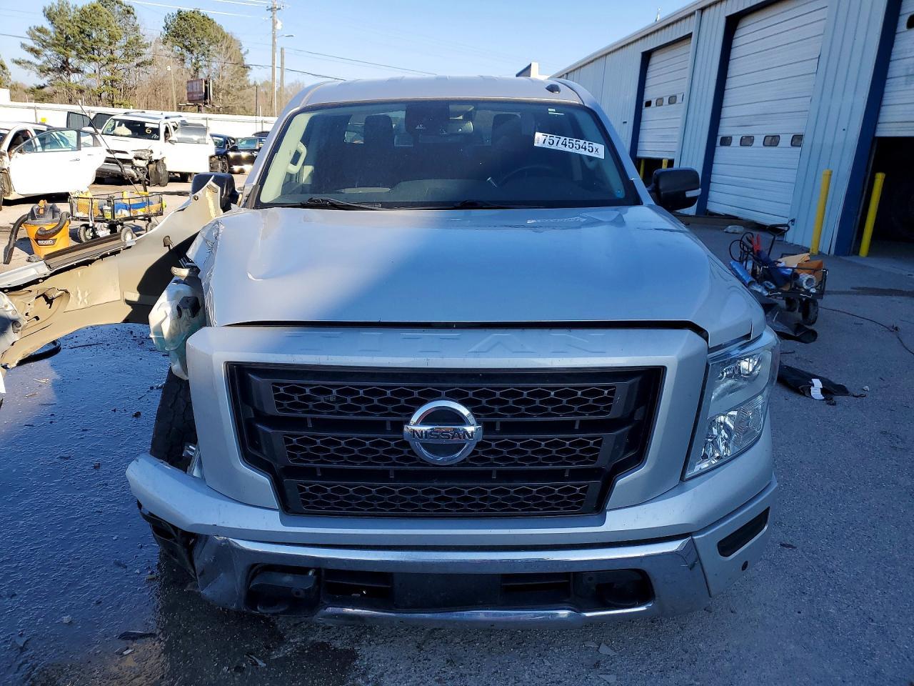 2020 Nissan Titan SV