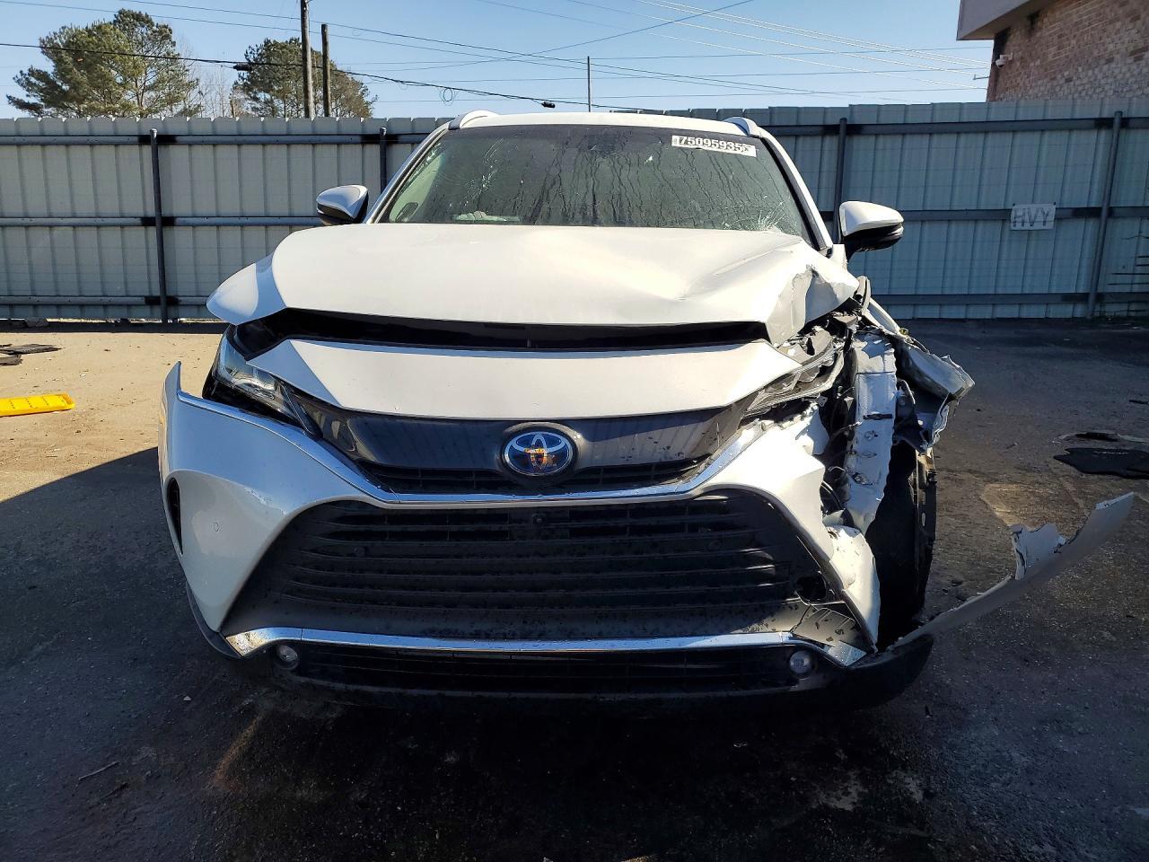 2024 Toyota Venza le