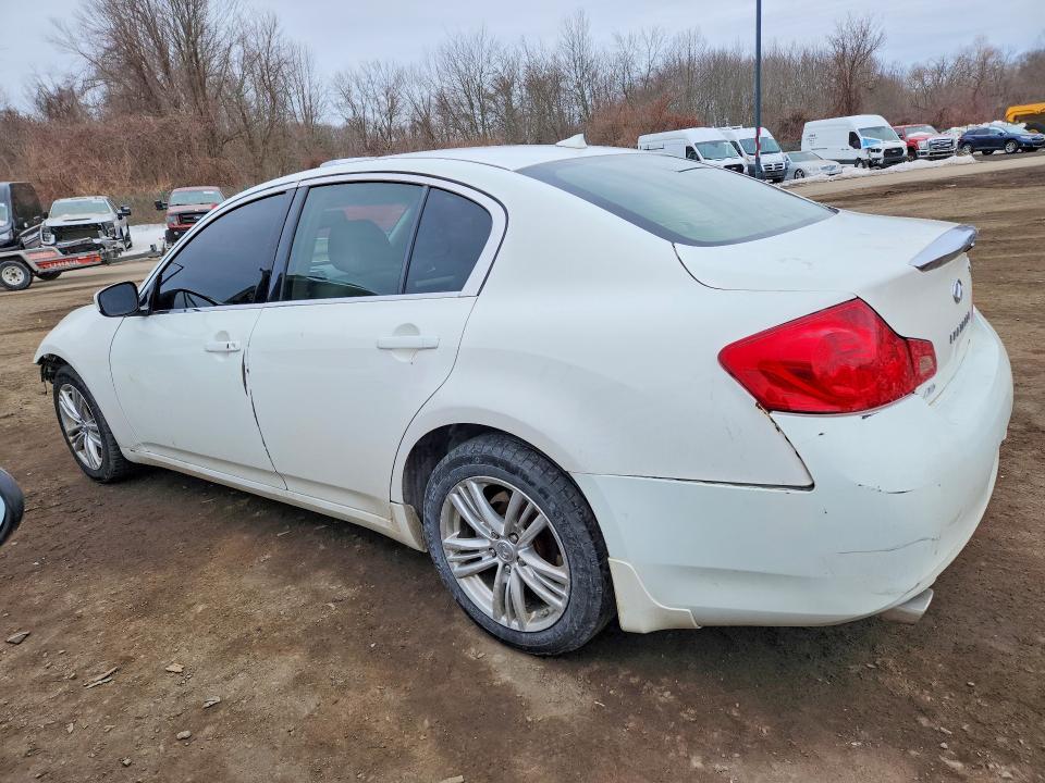 2015 Infinity Q40