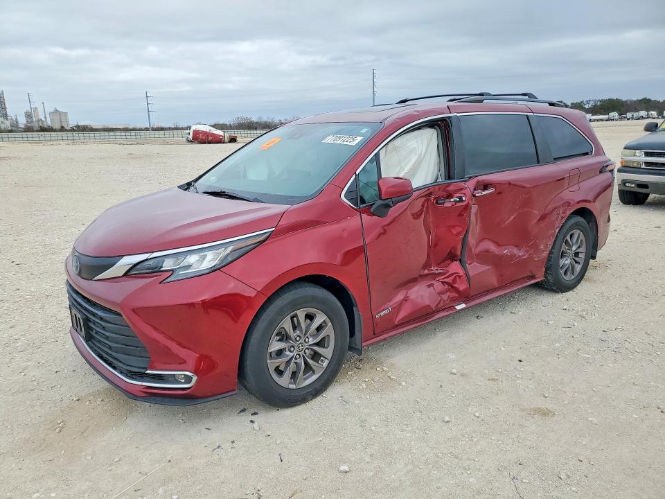 2021 Toyota Sienna xle