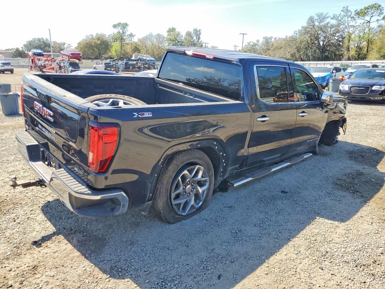 2022 GMC Sierra K1500 SLT