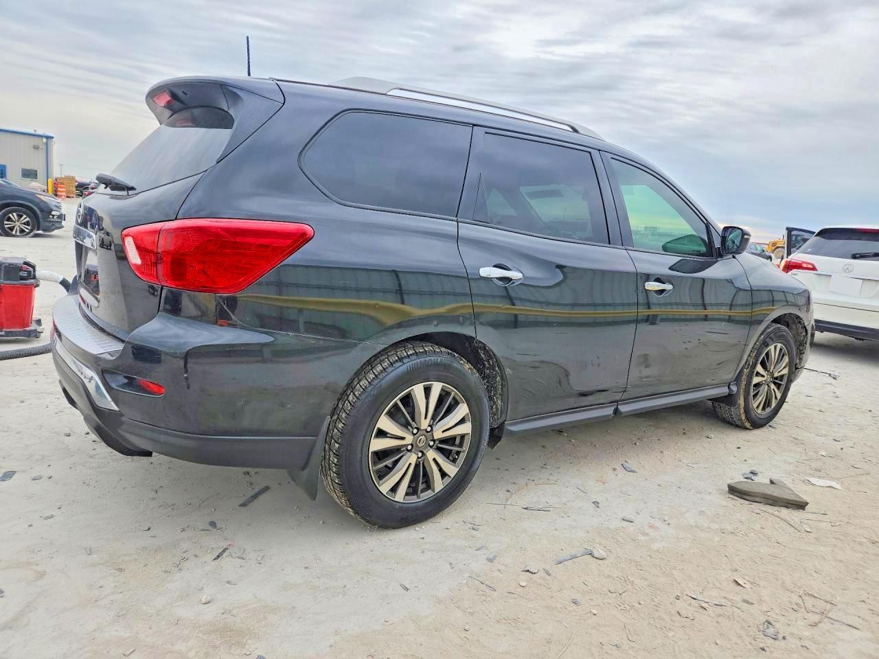 2017 Nissan Pathfinder s
