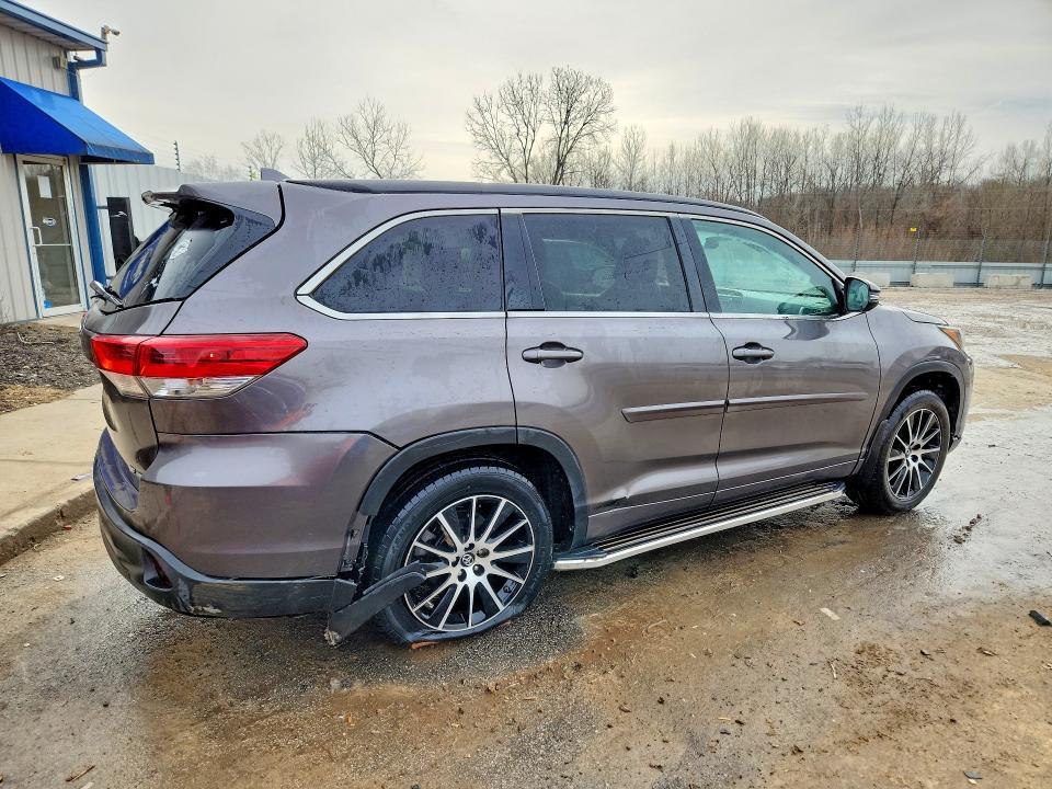 2017 Toyota Highlander se