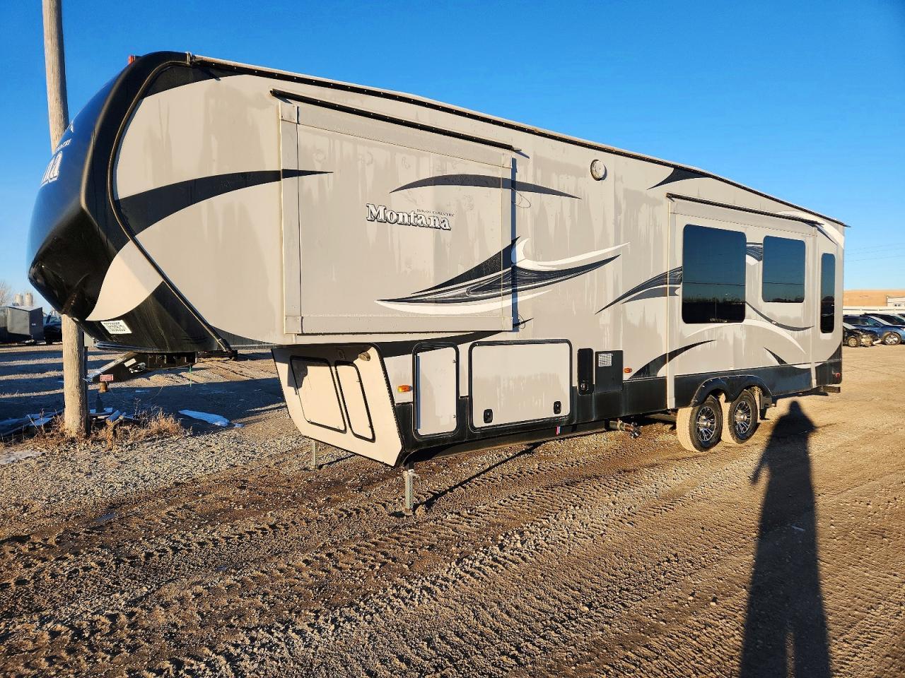 2016 Keystone Montana Camper