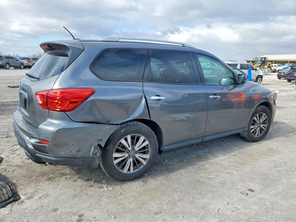 2018 Nissan Pathfinder s