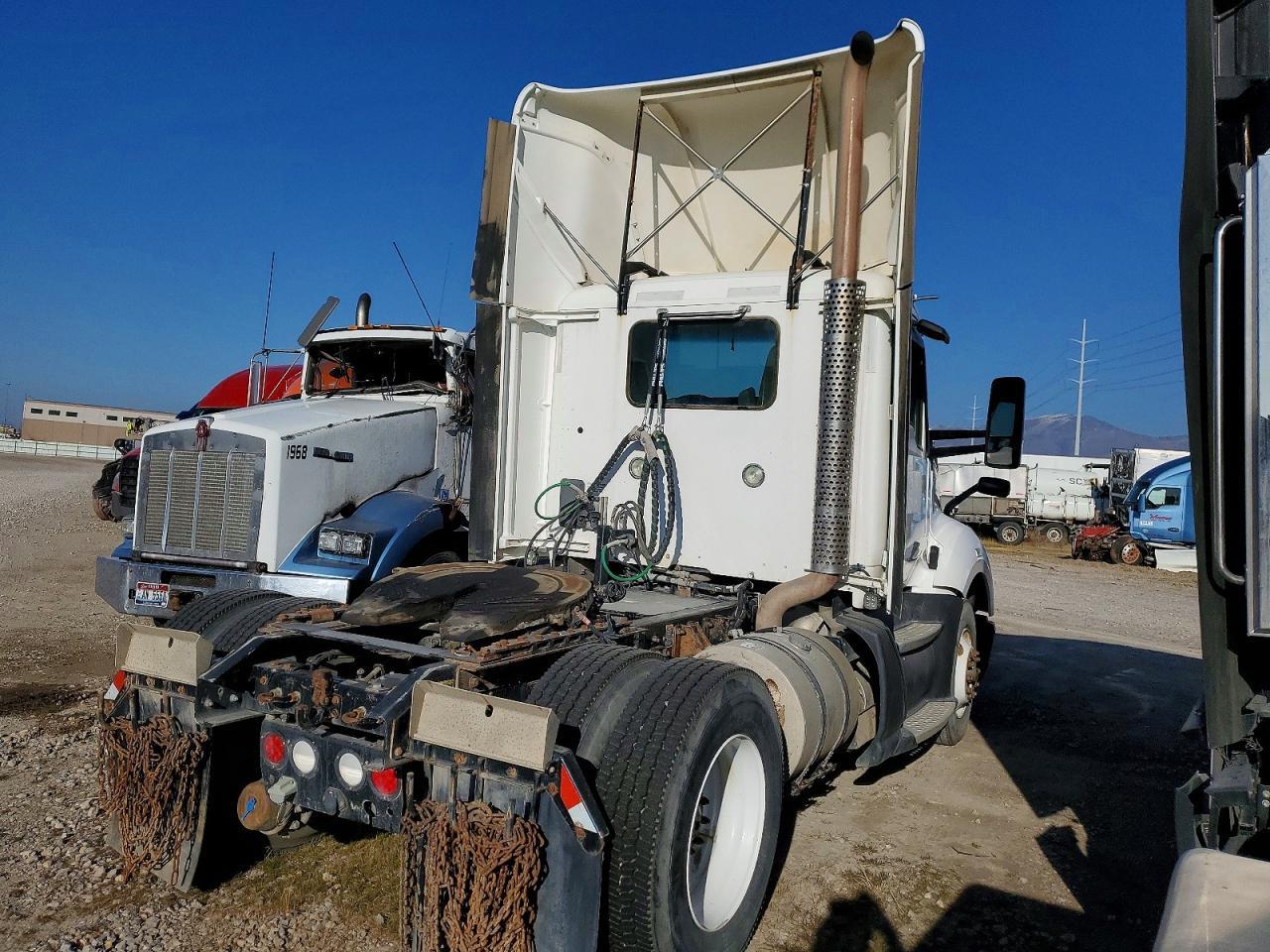 2016 Kenworth T680 Semi Truck