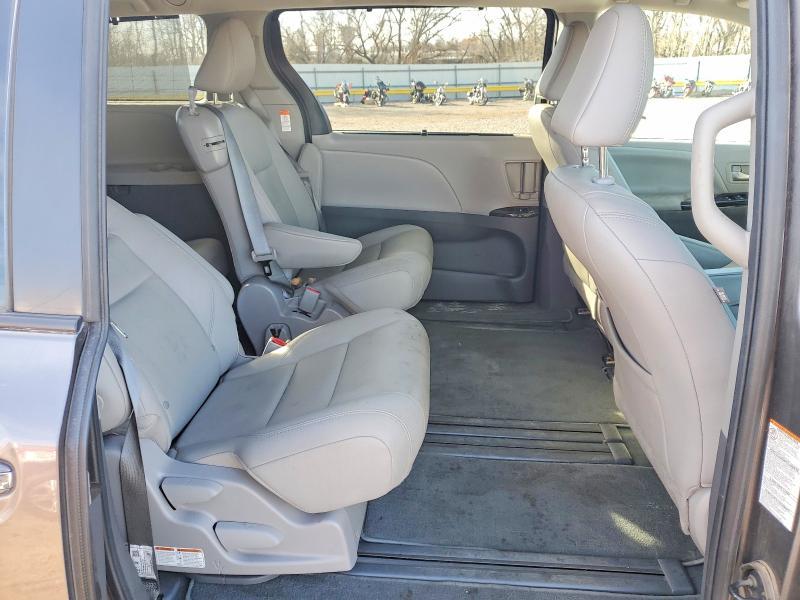 2020 Toyota Sienna xle