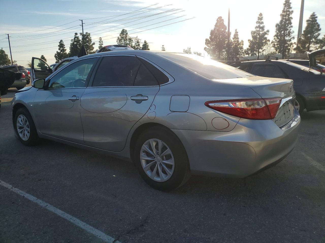 2015 Toyota Camry le