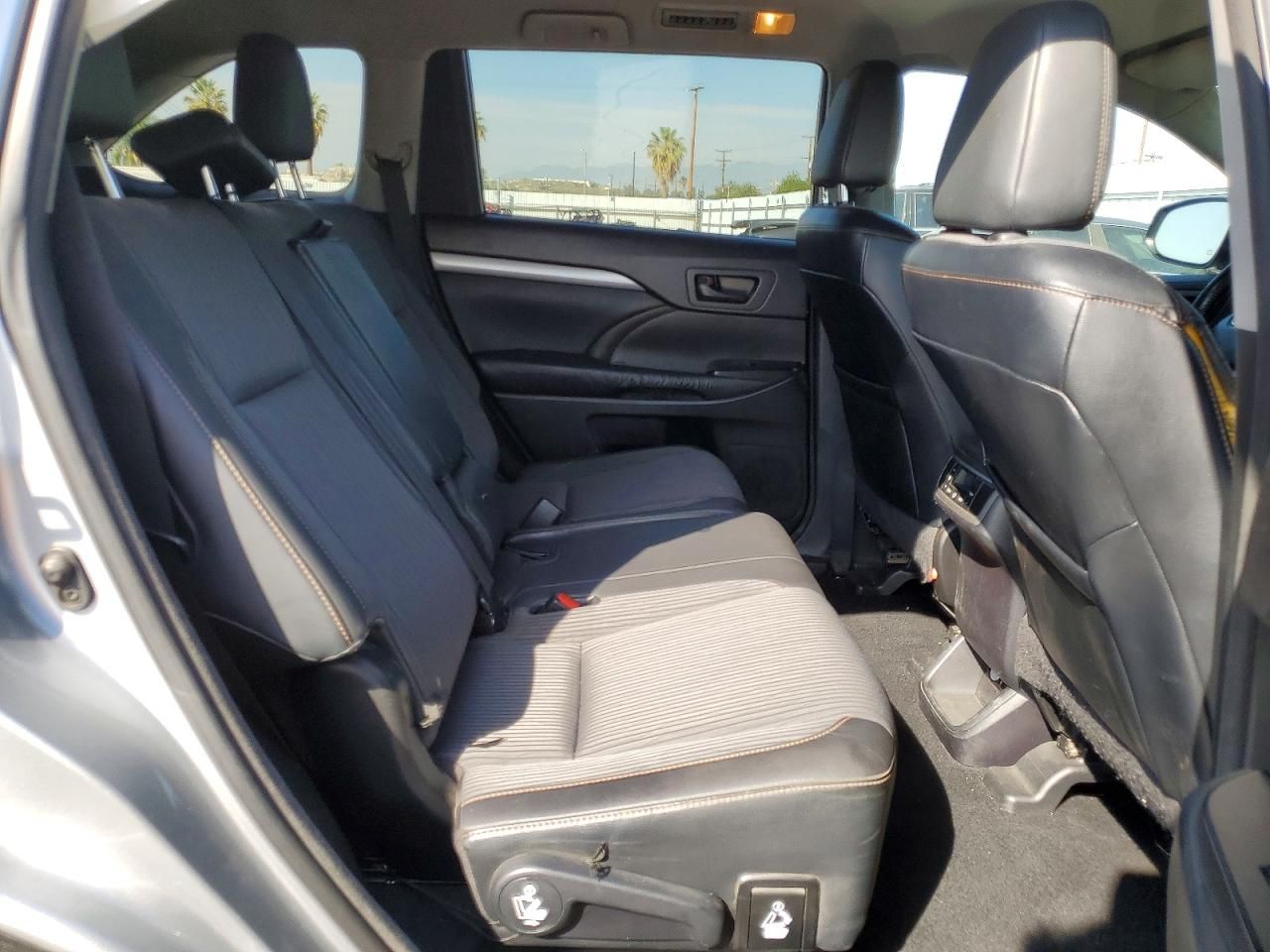 2016 Toyota Highlander le