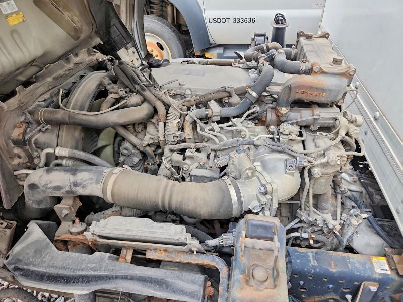 2011 Isuzu NPR BOX Truck