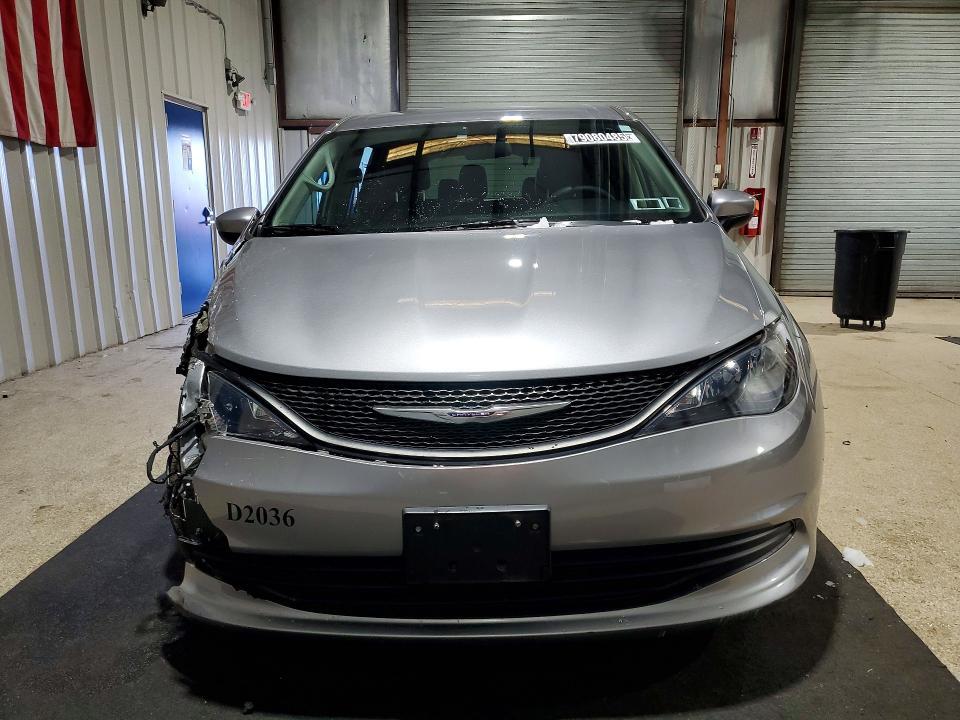 2020 Chrysler Voyager l