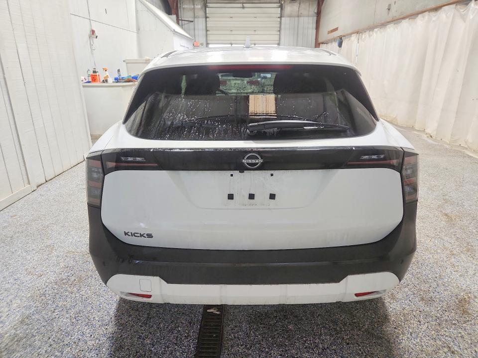 2025 Nissan Kicks sv