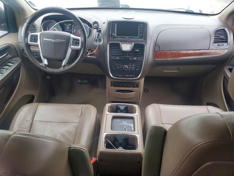 2011 Chrysler Town & Country Touring l