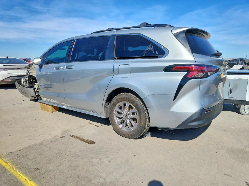 2021 Toyota Sienna xle