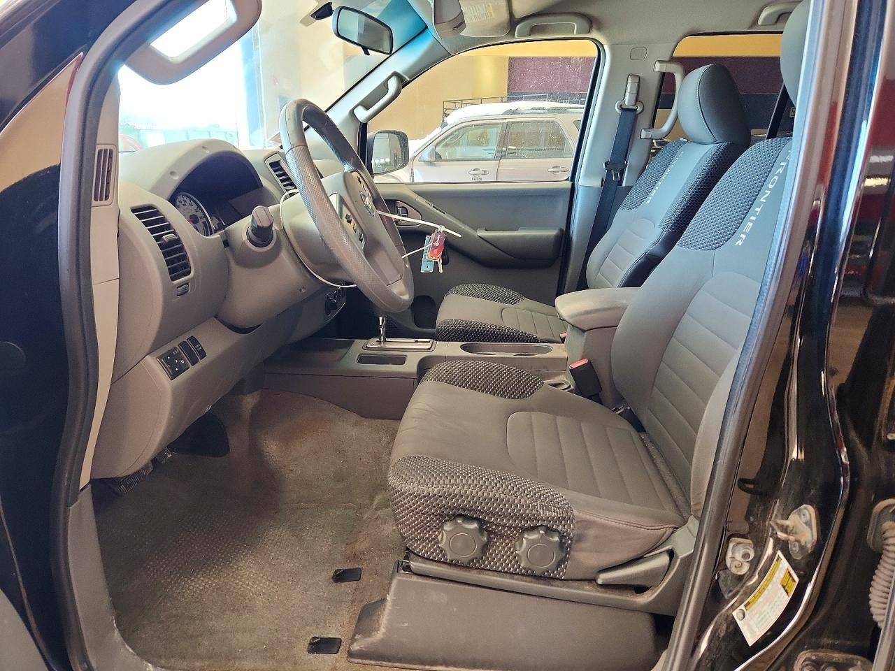 2012 Nissan Frontier s