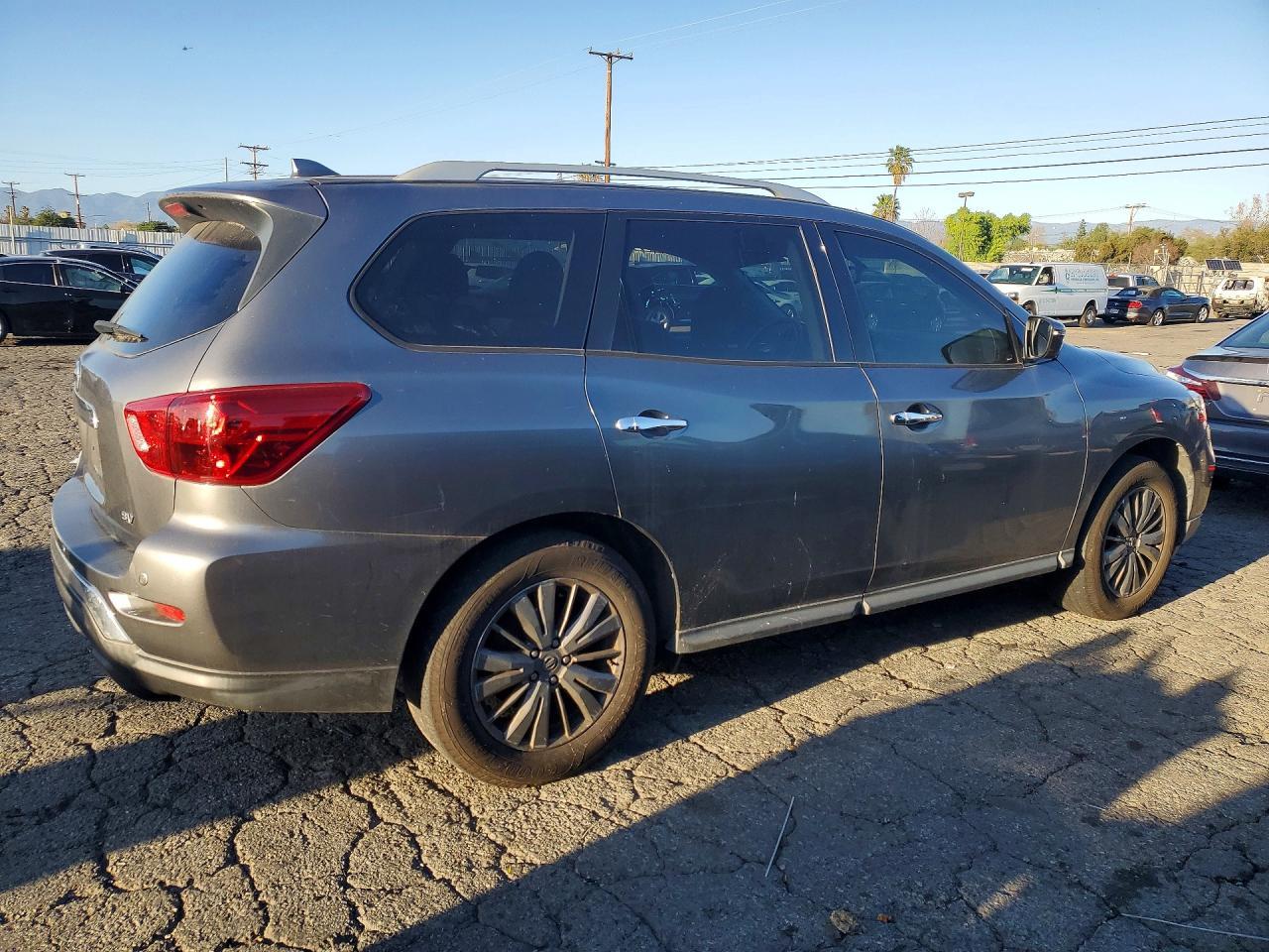 2020 Nissan Pathfinder sv