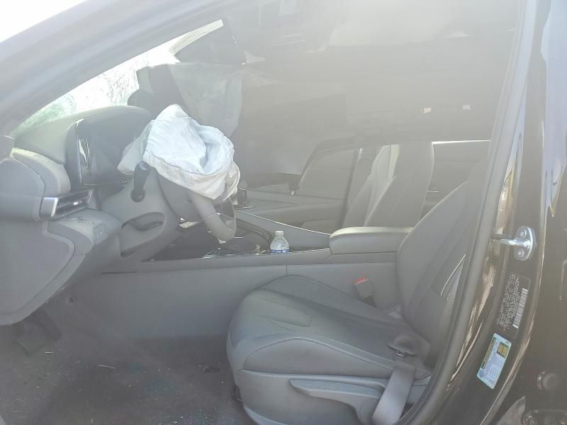 2025 Hyundai Elantra sel Convenience