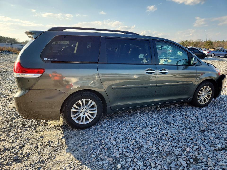 2014 Toyota Sienna xle