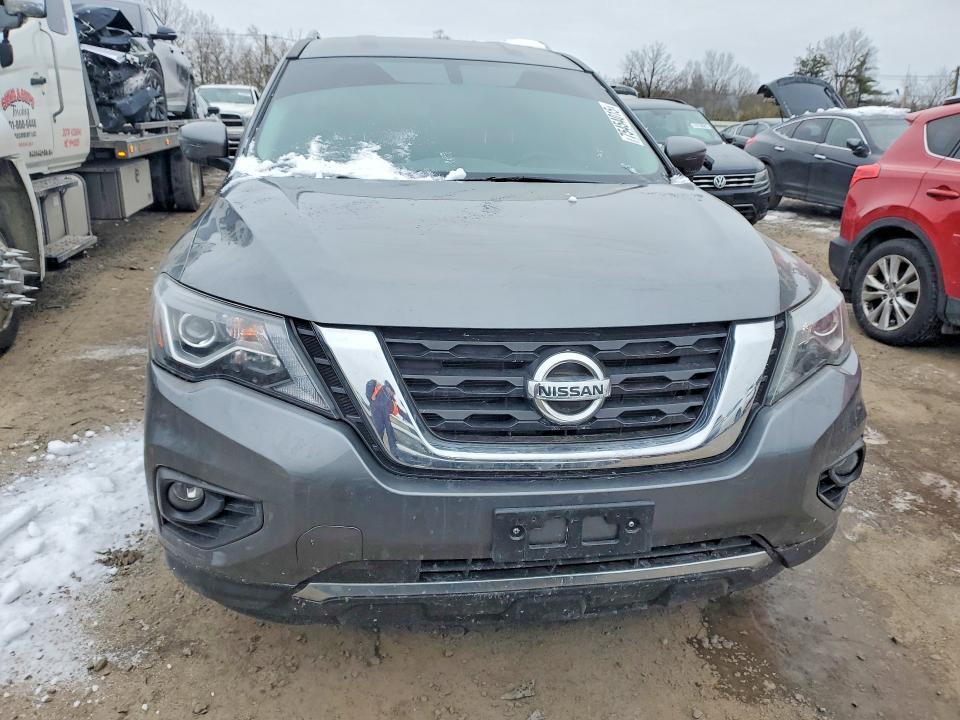 2020 Nissan Pathfinder sv
