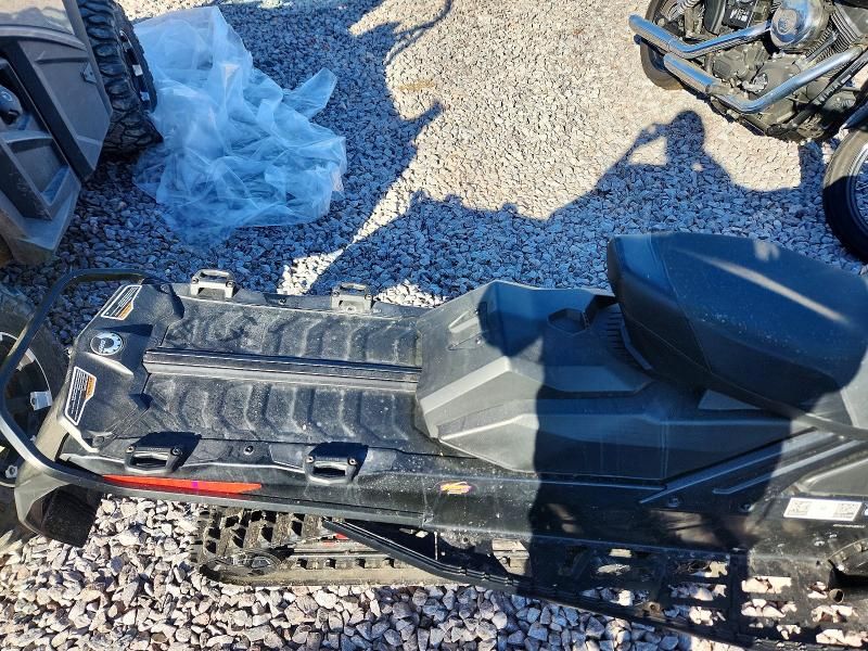 2023 Skidoo Renegade 850 adr