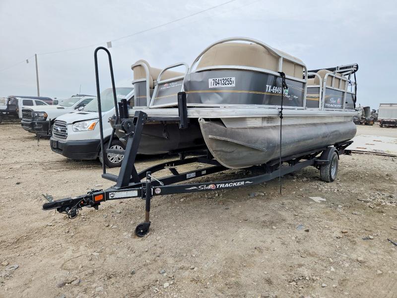 2025 Sun Tracker Partybarge