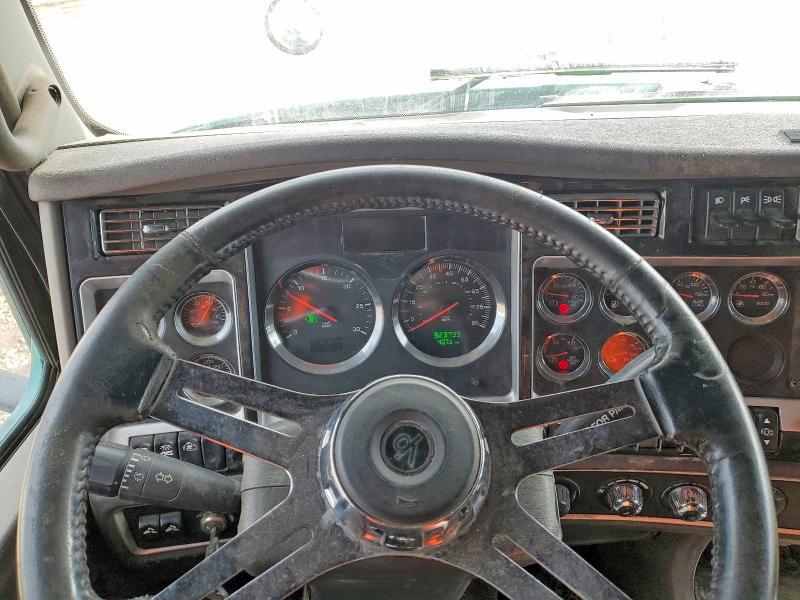 2010 Kenworth T660 Semi Truck