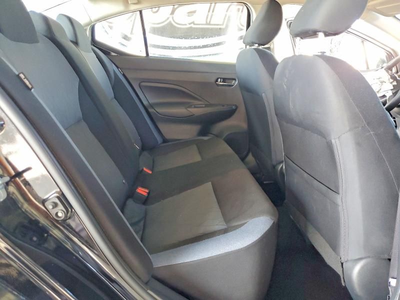 2025 Nissan Versa sv