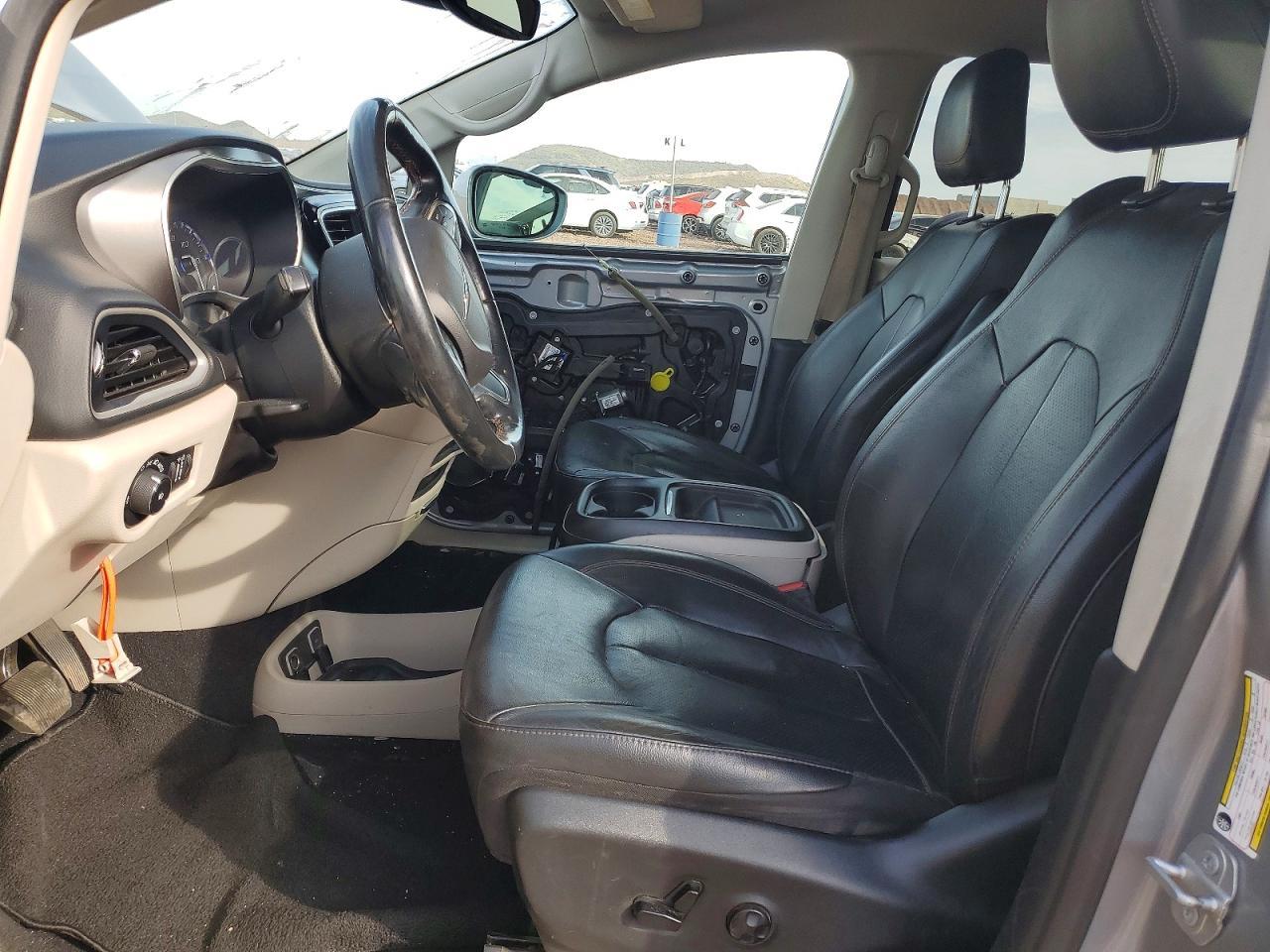 2020 Chrysler Pacifica Touring l