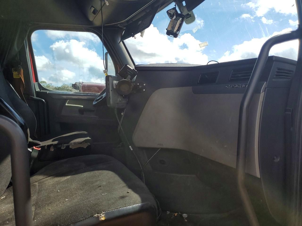 2018 Freightliner Cascadia 126 Semi Truck