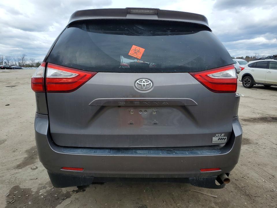 2018 Toyota Sienna xle