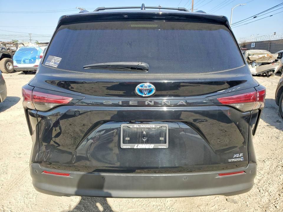 2021 Toyota Sienna xle
