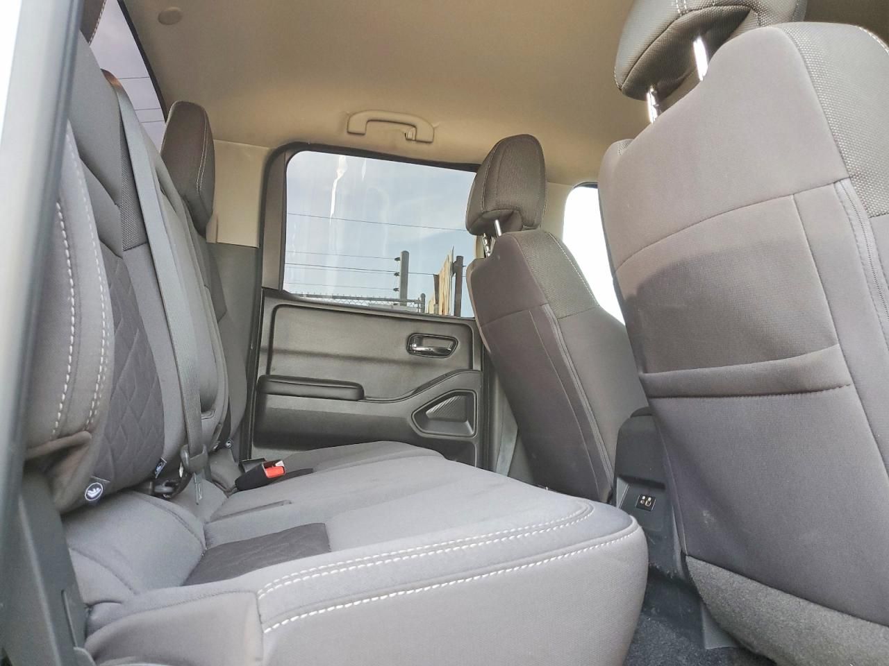 2025 Nissan Frontier s