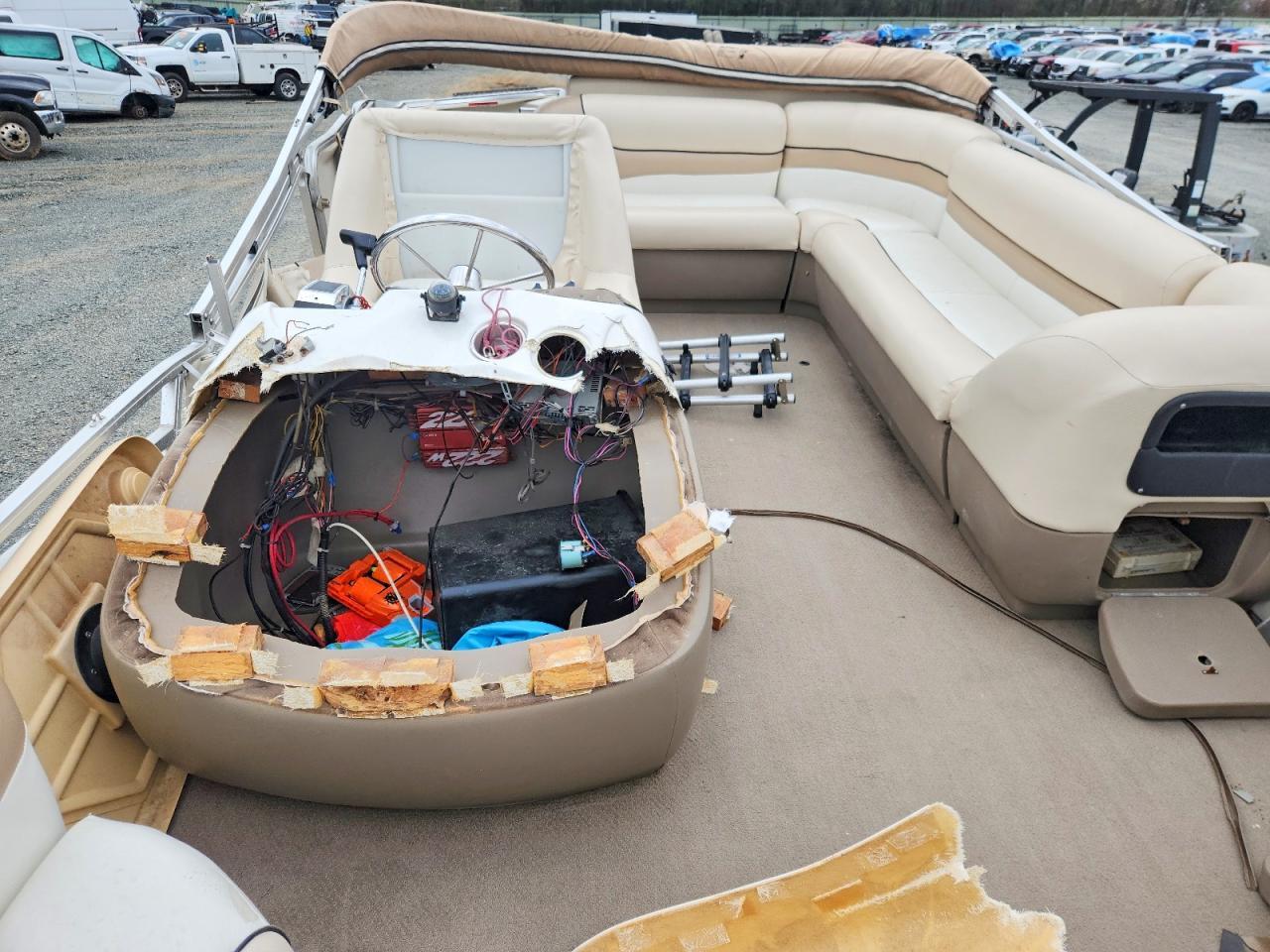 2002 Sun Tracker 22 Party Barge-Pontoon Boat