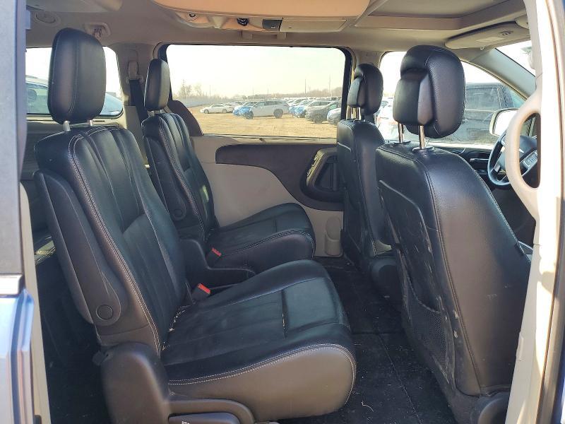 2011 Chrysler Town & Country Touring l