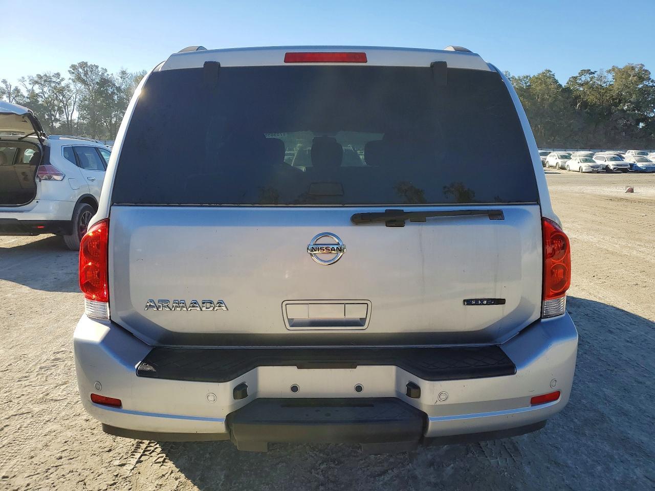 2013 Nissan Armada sv
