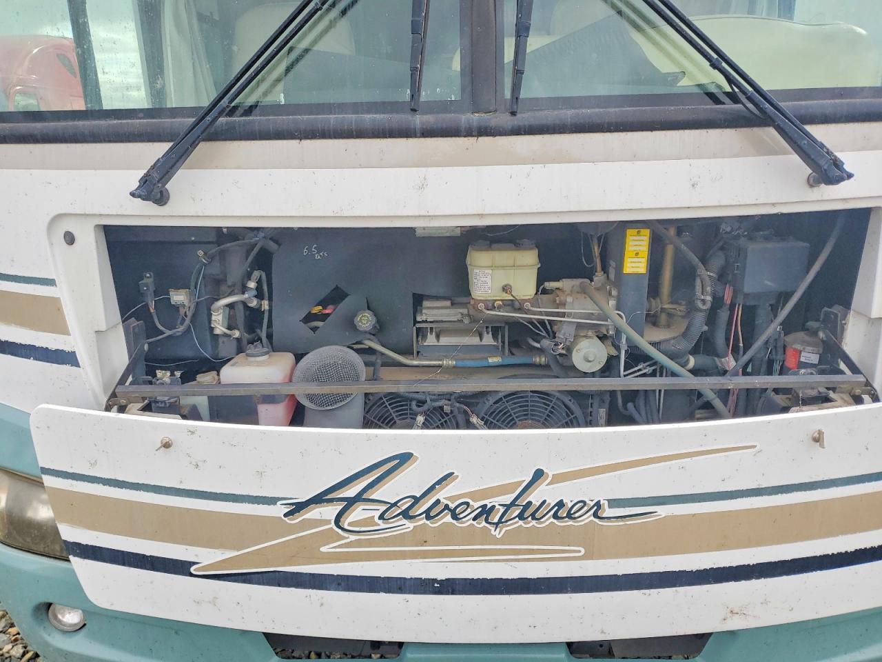 2004 Winnebago 2004 Winn Motorhome Chassis-Camper
