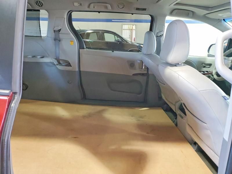 2011 Toyota Sienna xle