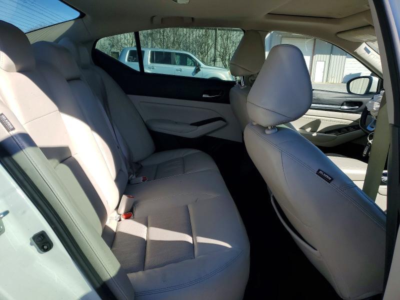 2022 Niss Altima sl