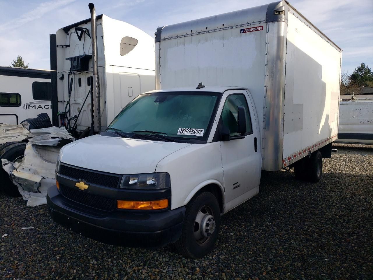 2021 Chevrolet Express 2500 box Truck