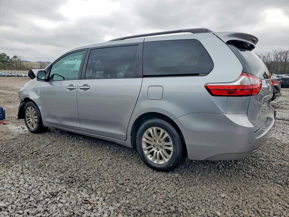 2017 Toyota Sienna xle Premium 8-passenger