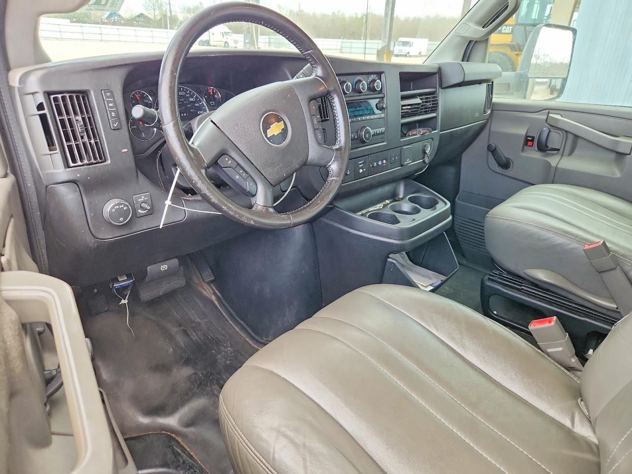 2020 Chevrolet Express BOX Truck