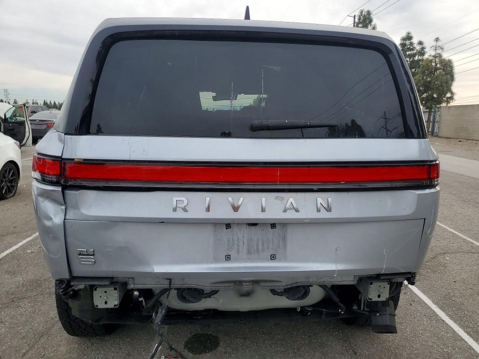 2025 Rivian R1S Adventure