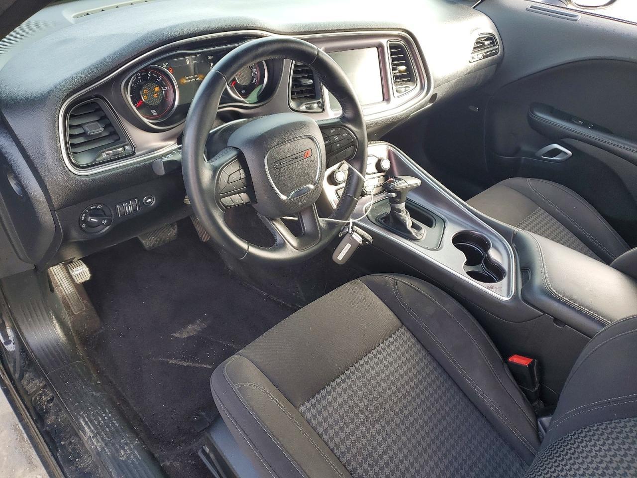 2016 Dodge Challenger sxt