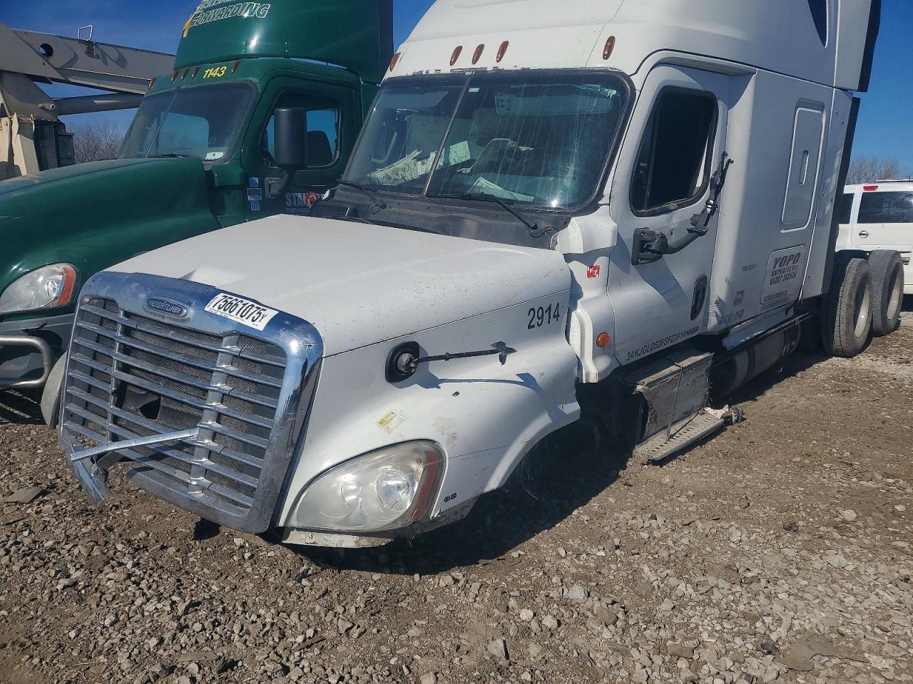 2015 Freightliner Cascadia Semi Truck